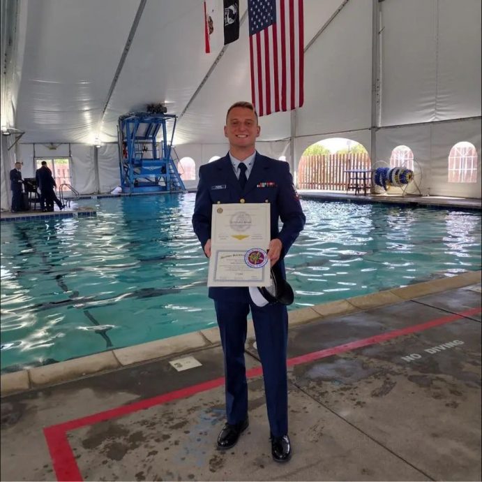 暖势力 美国得州洪灾  海岸警卫新兵勇救165人