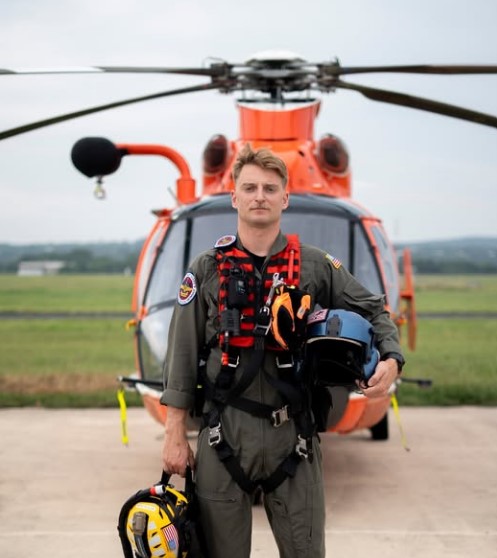 暖势力 美国得州洪灾  海岸警卫新兵勇救165人