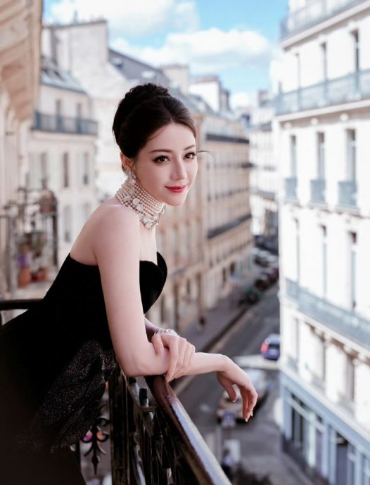 迪丽热巴疑遭欺压 2剧突然被抢档 