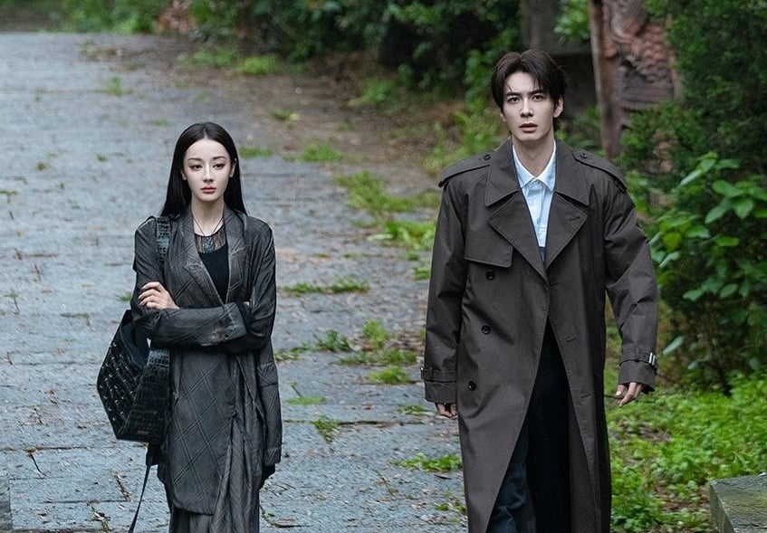 迪丽热巴疑遭欺压 2剧突然被抢档 