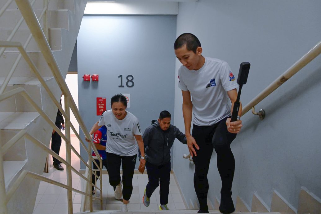 通讯部举办高塔竞速训练营 张念群用了超过9分钟爬完828级楼梯