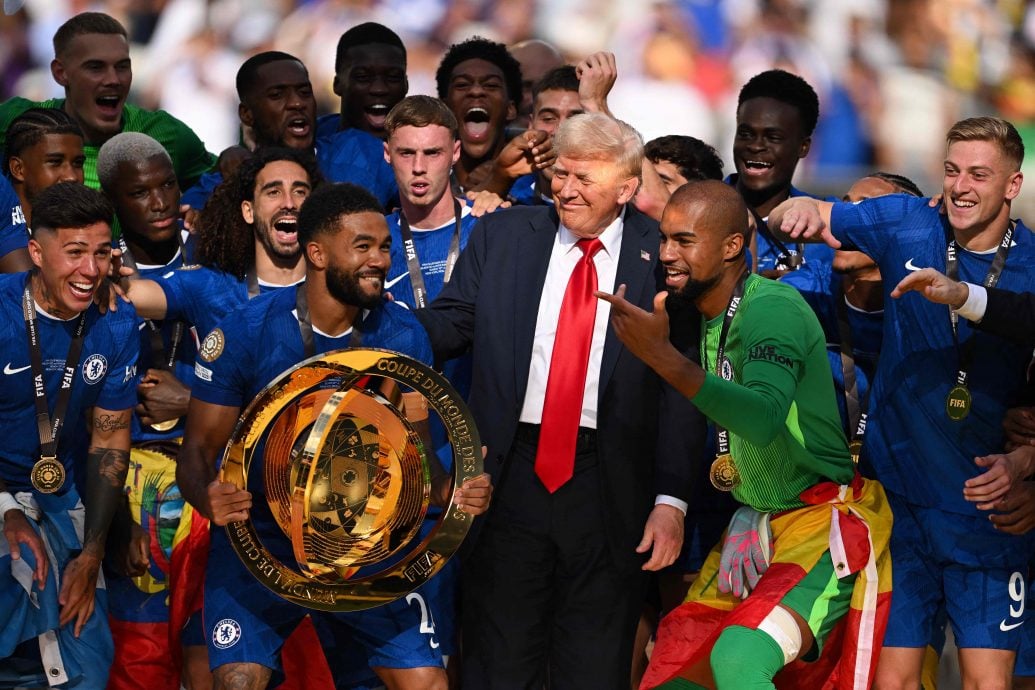 遇刺一周年｜特朗普观看世界杯足球决赛 受到嘘声和掌声接待