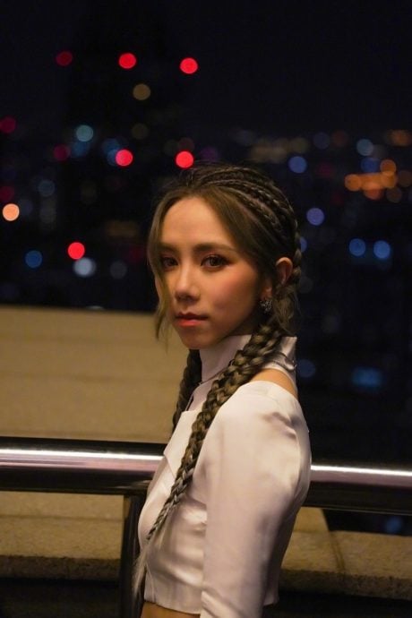 邓紫棋首本小说1小时卖破18万册 出版界惊叹“逆市核爆”