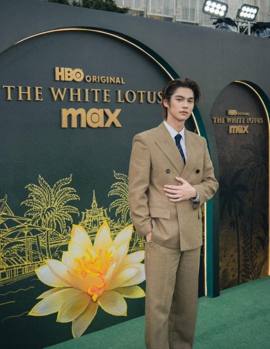 郑乃馨放闪泰版道明寺 光脚拥男友痛哭挨轰作秀