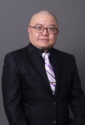 配坐看云起)潘金明