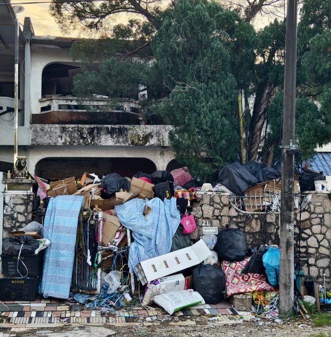 新山市厅清理20年垃圾屋 还社区卫生安全