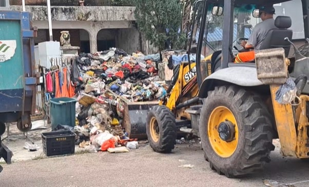 新山市厅清理20年垃圾屋 还社区卫生安全