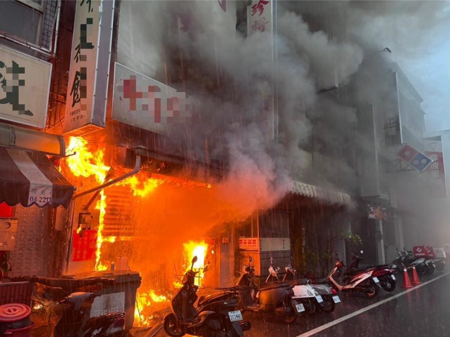 铁窗封闭帆布阻救援 牛肉面店大火祖孙亡3命危