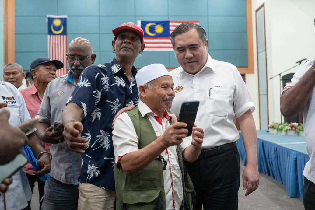 陆兆福:德士司机社险政府买单 “拟设培训提升形象迎旅游年”