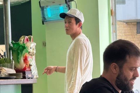 陈冠希陪妻女用餐被偷拍 性情大变网呼好意外