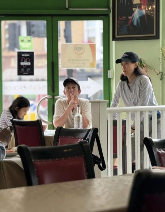 陈冠希陪妻女用餐被偷拍 性情大变网呼好意外