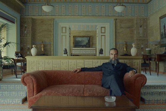 陈头头/《The Phoenician Scheme》在粉彩领地,走走停停