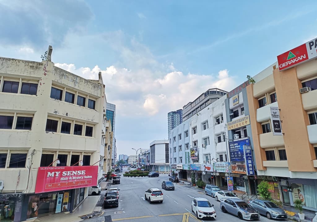 霹空气污染指数维持中等 丹绒马林91点最高