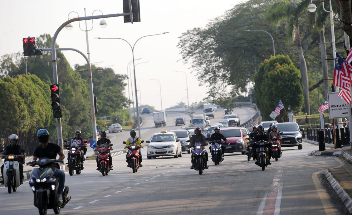 霹英雄日庆典 首场彩排登场