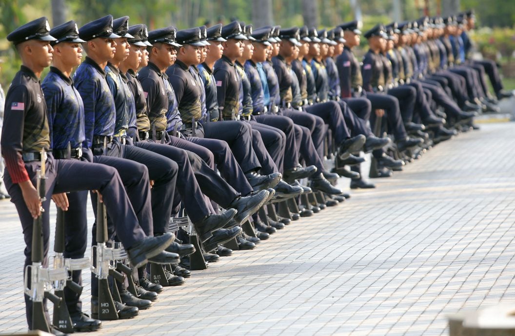 霹英雄日庆典 首场彩排登场