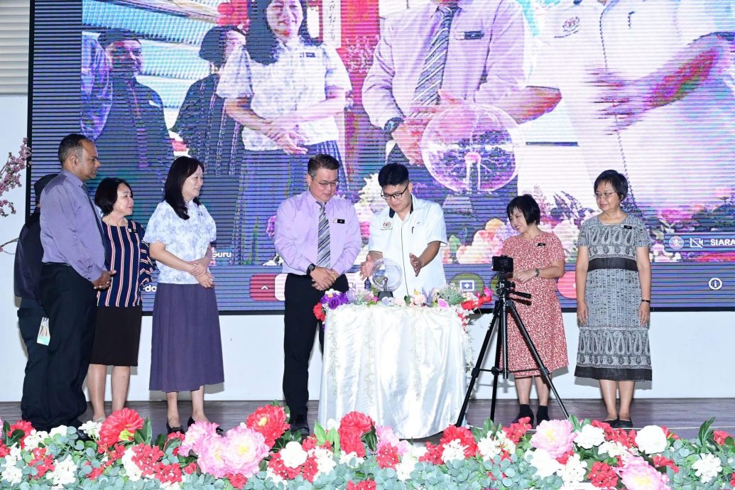 霹:学海学记|校园报道|主文|书香润泽校园 全民阅读行动盛大启航