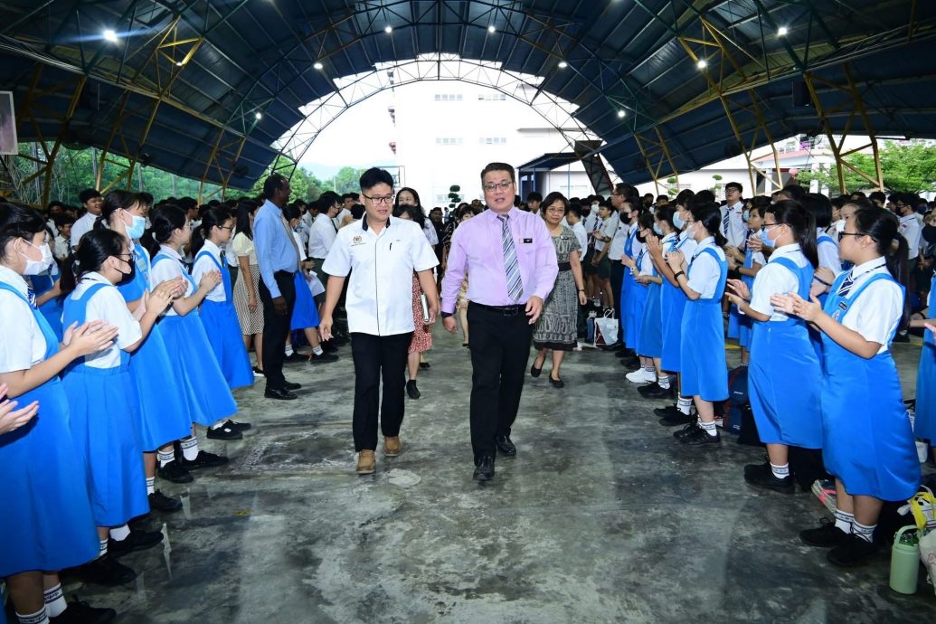 霹:学海学记|校园报道|主文|书香润泽校园 全民阅读行动盛大启航