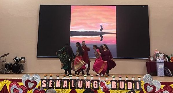 霹：学海学记|校园报道|服务教育33年载  纳拉荣休献最后教诲