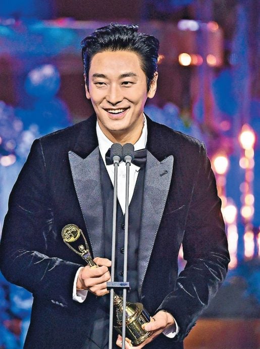 青龙奖|IU苦尽柑来！首封视后泪崩