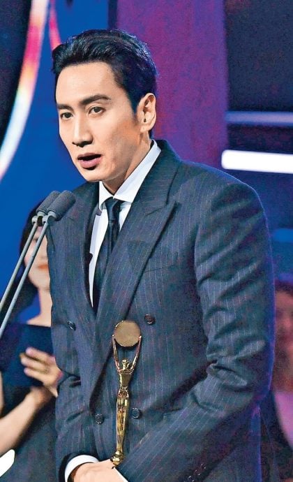 青龙奖|IU苦尽柑来！首封视后泪崩