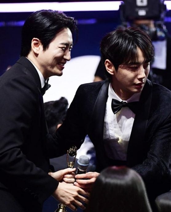 青龙奖|IU苦尽柑来！首封视后泪崩