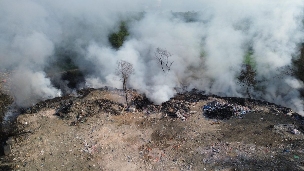 非法垃圾场大火毁4亩山林 庆幸水源未受污染