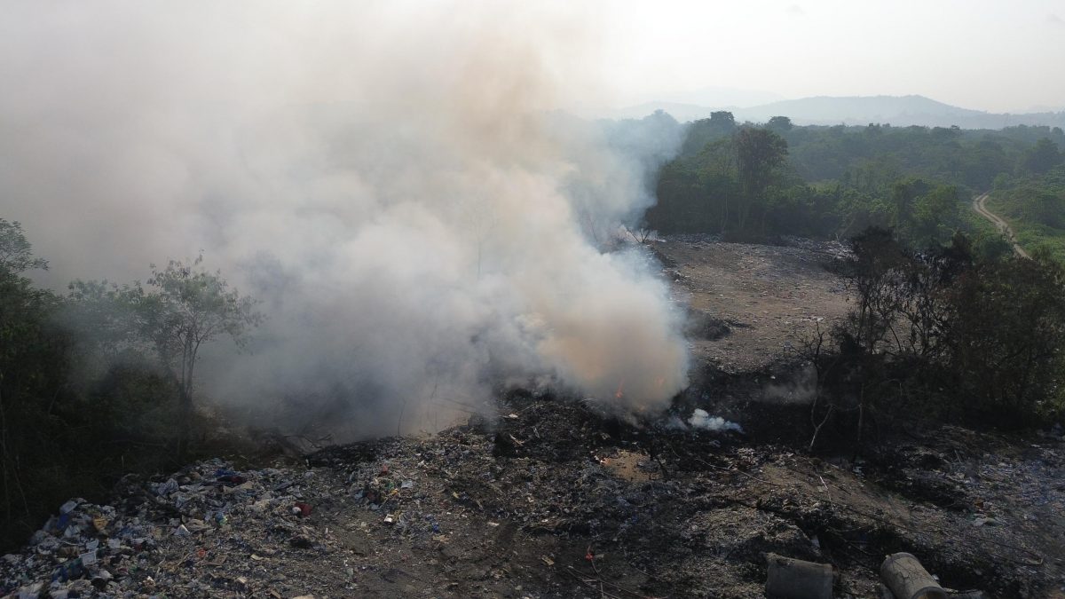 非法垃圾场大火毁4亩山林 庆幸水源未受污染