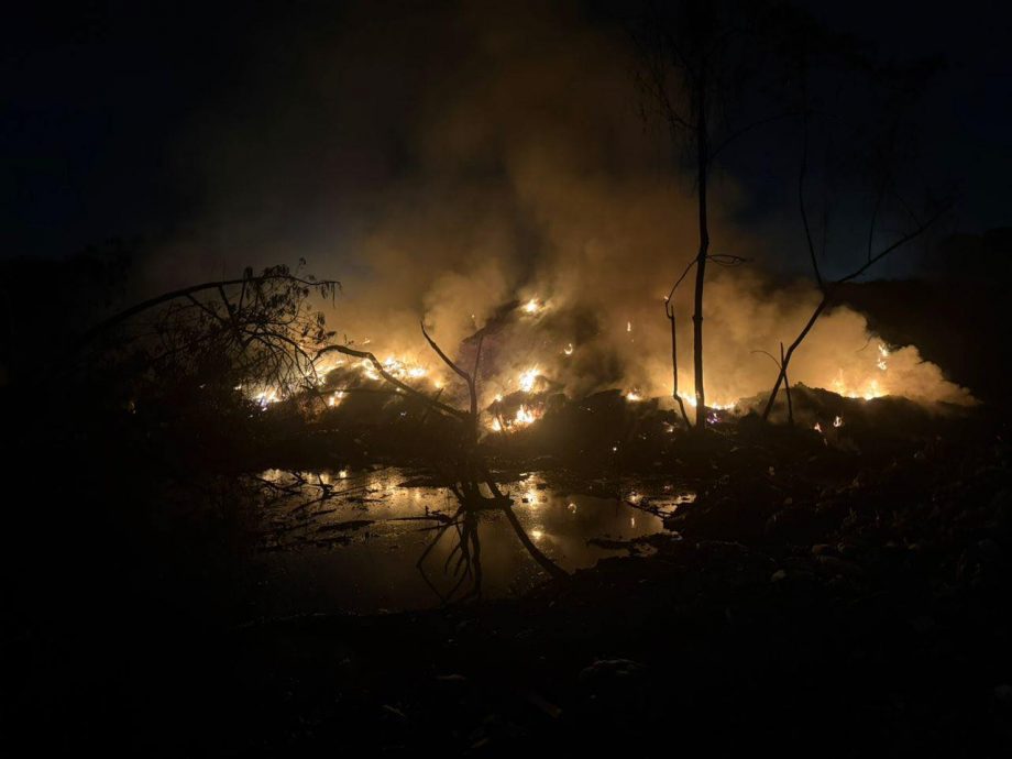 非法垃圾场大火毁4亩山林 庆幸水源未受污染