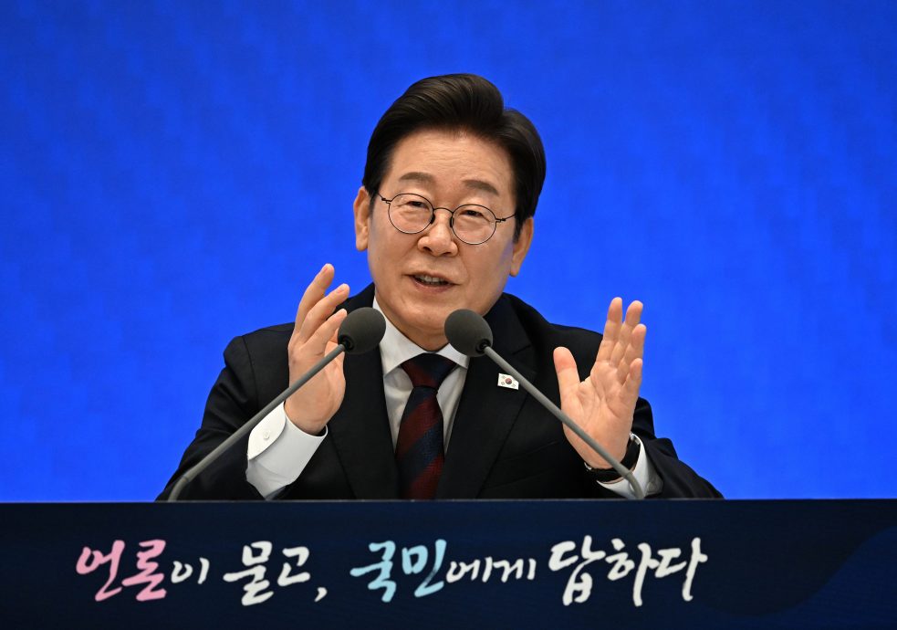 韩国总统李在明就职满月 承诺尽快改善韩中关系