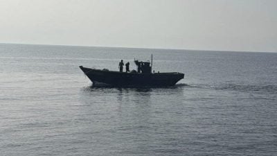 韩国用木船遣返6名海上获救朝鲜人 多次确认返朝意愿