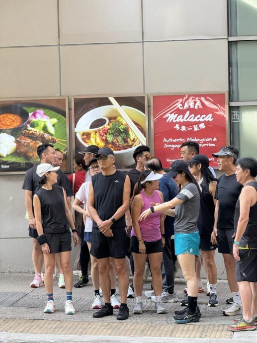 领众星跑步被认出 周润发换衣遭偷拍