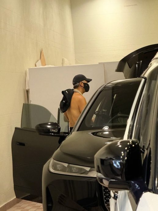 领众星跑步被认出 周润发换衣遭偷拍