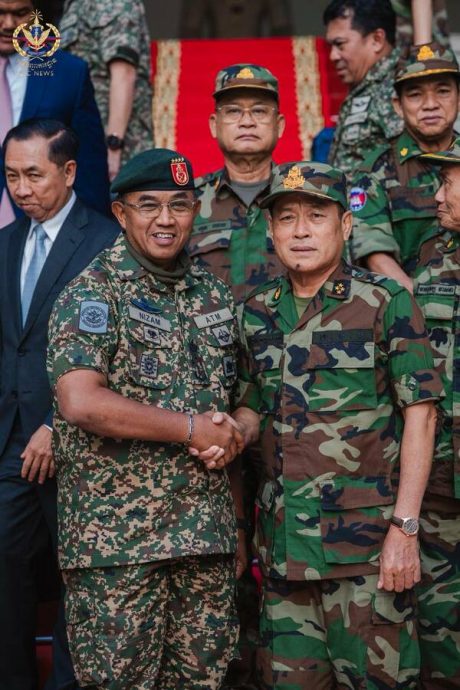 马代表团抵柬 派2小组监督停火情况