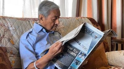 马哈迪百岁生日|成功秘诀是“重复”与“勤奋” 敦马：读书如交朋友