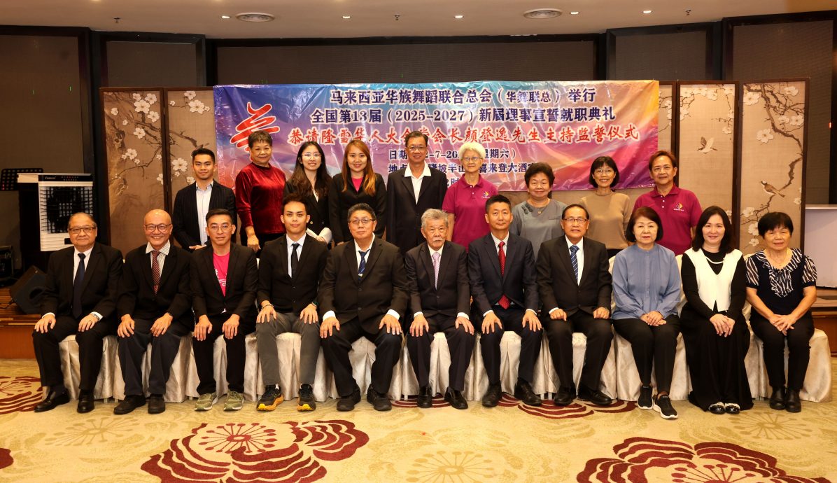 马来西亚华族舞蹈联合总会宣誓就职：颜登逸