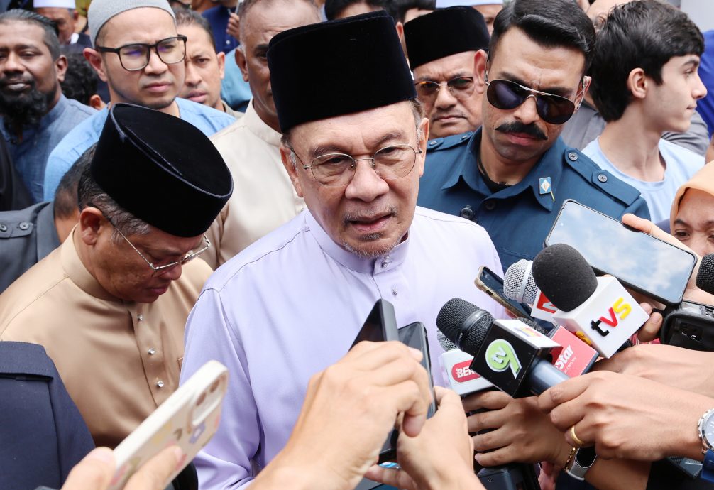 驳斥团结政府人才短缺说 安华:佐哈利仅暂代部长职