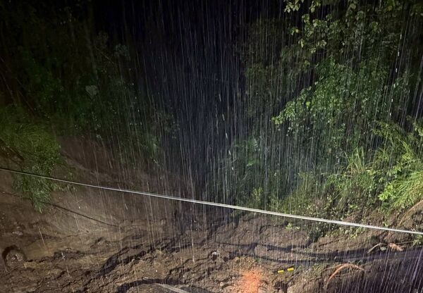 高雄桃源暴雨 惊传一家五口坠谷