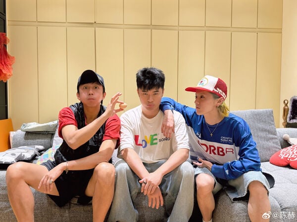 鹿晗演唱会暴瘦被疑深陷情伤 陈赫回应:别瞎担心