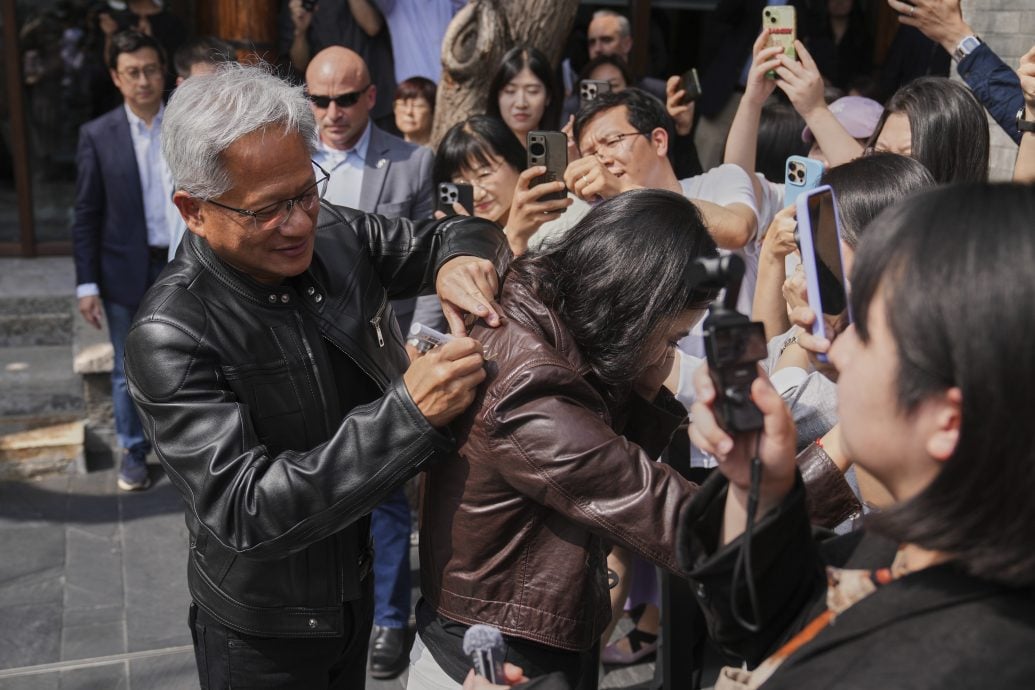 黄仁勋链博会秀中文 展现惊人“圈粉”能力