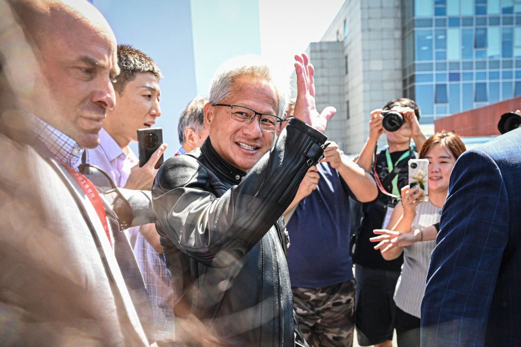 黄仁勋链博会秀中文 展现惊人“圈粉”能力