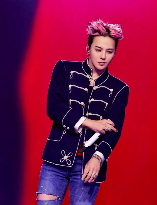 黄宗泽来马看GD演唱会 身旁女伴掀热议