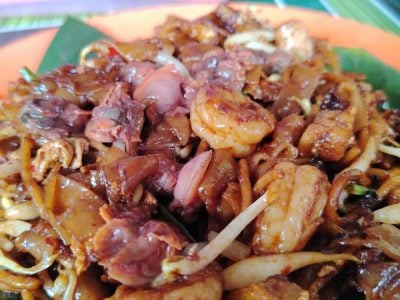 吃货来啰｜火候用料上乘 陋摊盛名远播 阿友炒粿条 老饕倾倒