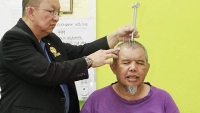 “我是王宫太医”   卓辉明跌打结缘续谱奇缘