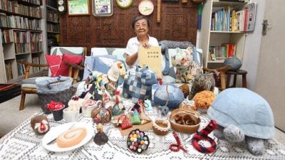 乐活频道 |  缝纫达人叶逢梅宝刀不老 88岁手作出神入化 