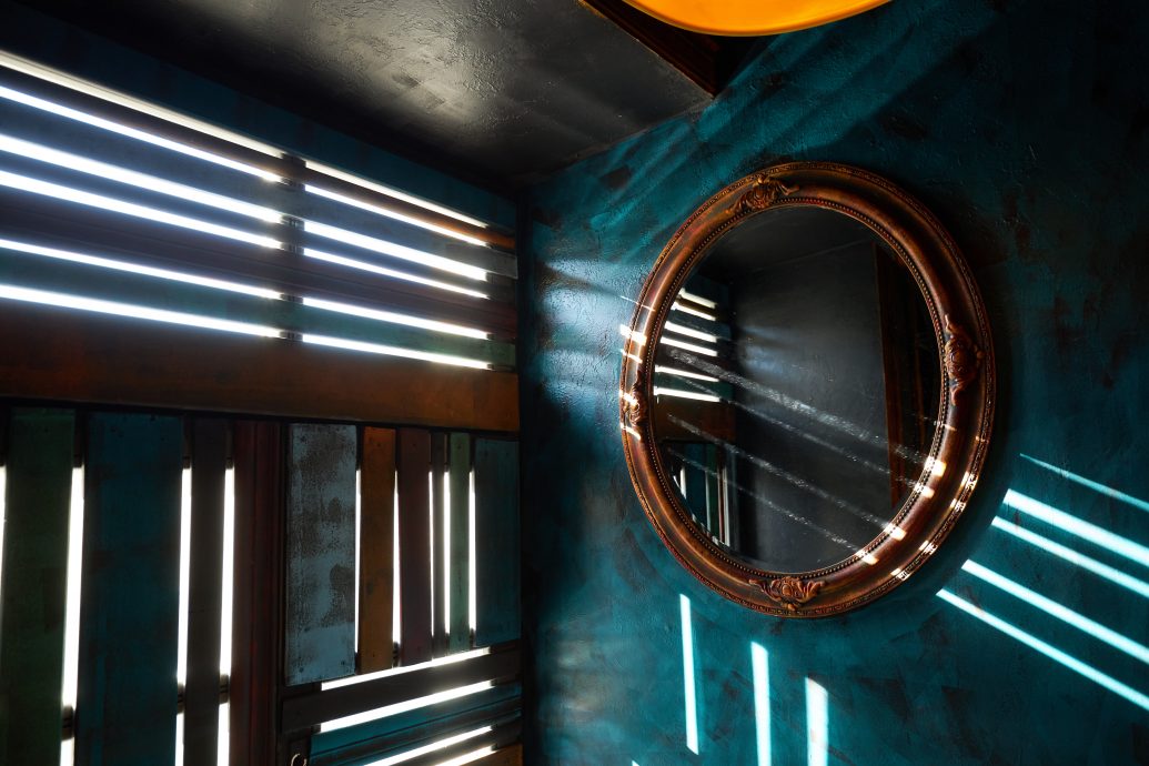 （29/7见报）城人小说——镜中人／珊