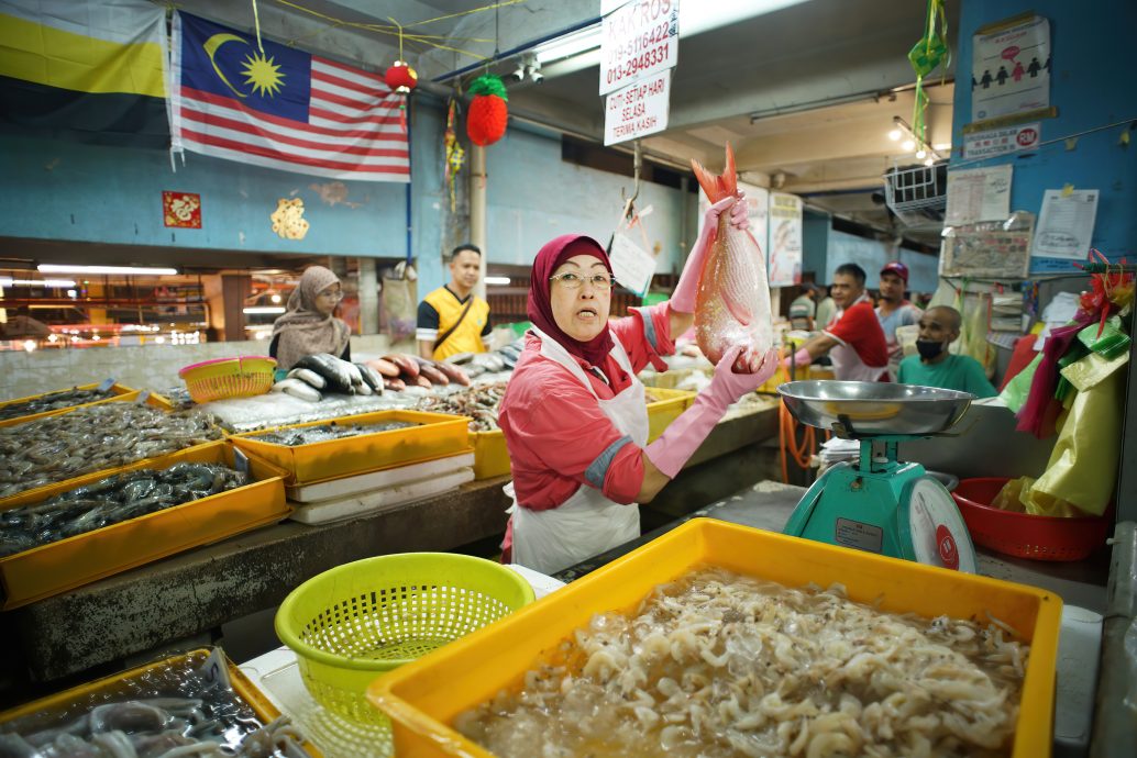 (30/7见报)星角摄/走入怡中央公市 探索传统菜市场文化