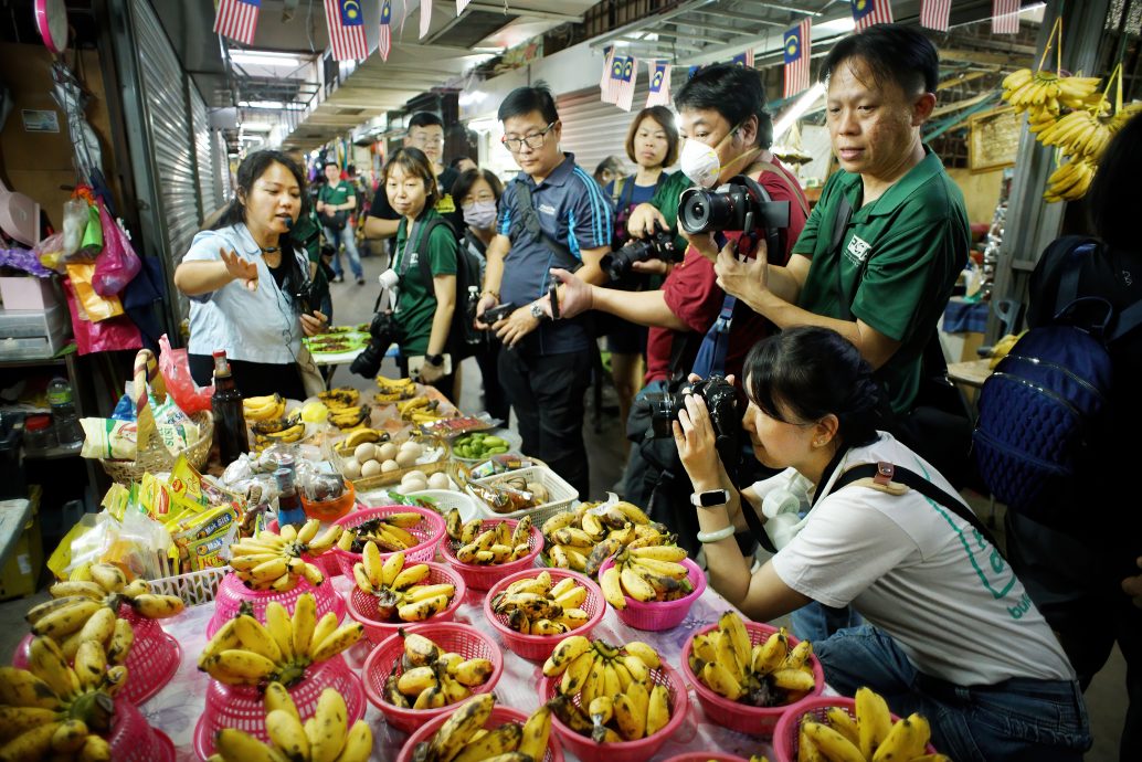 (30/7见报)星角摄/走入怡中央公市 探索传统菜市场文化