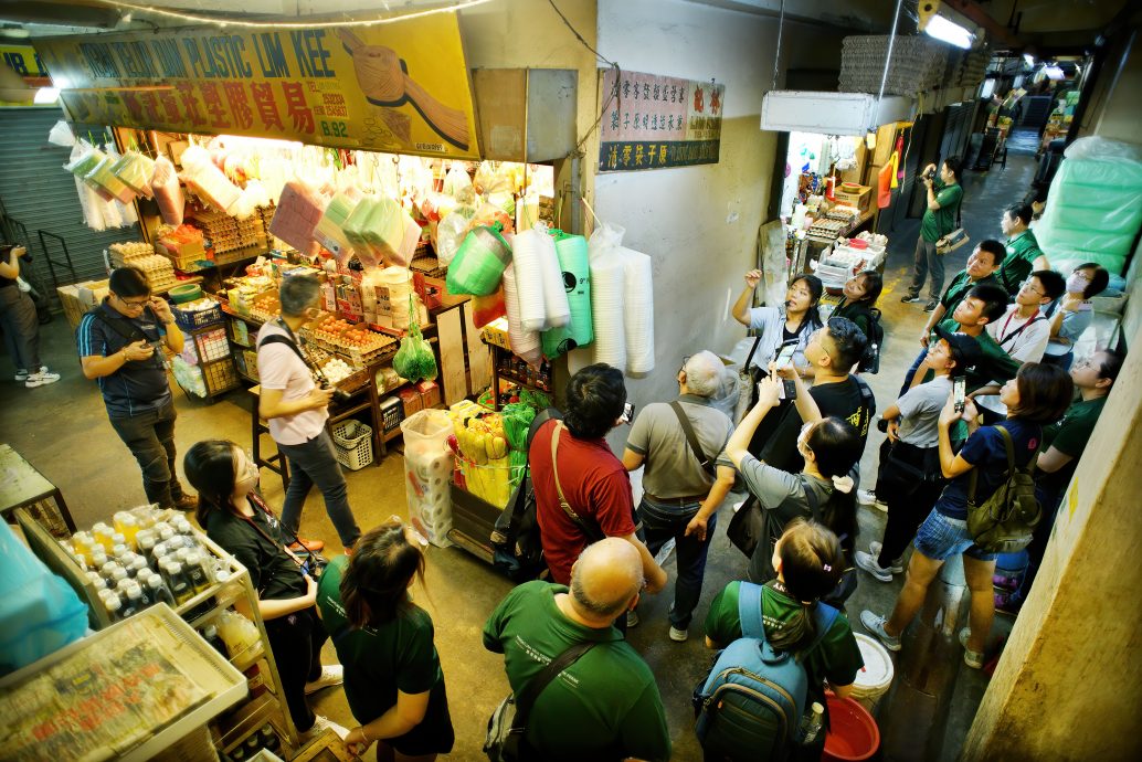 (30/7见报)星角摄/走入怡中央公市 探索传统菜市场文化