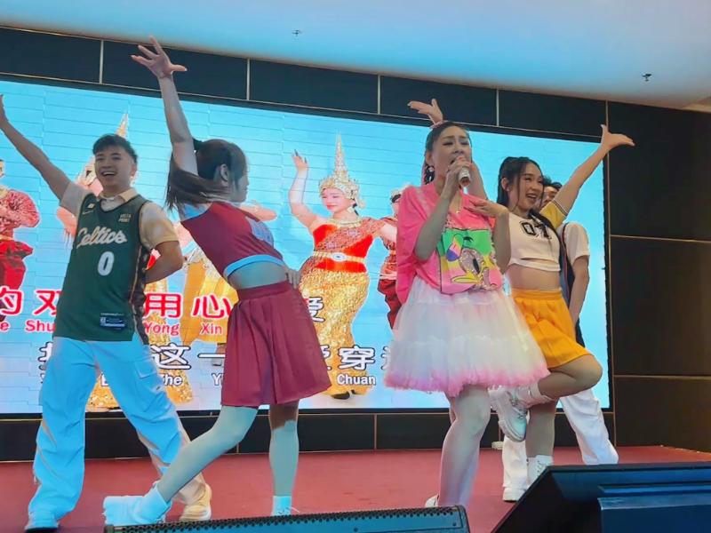 （8.30am）新专辑量“声”打造泰国曲风 黄晓凤笑称差点唱歪嘴