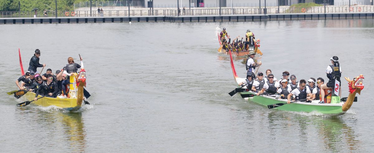 (9/7见报)星角摄/龙舟竞速桨影翻飞 紧张刺激热血沸腾